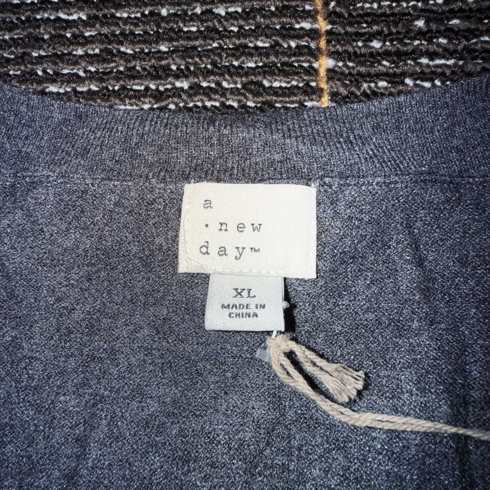 A New Day V-Neck Sweater Women XL NEW Charcoal Grey Relaxed Knit Pullover - Picture 5 of 7